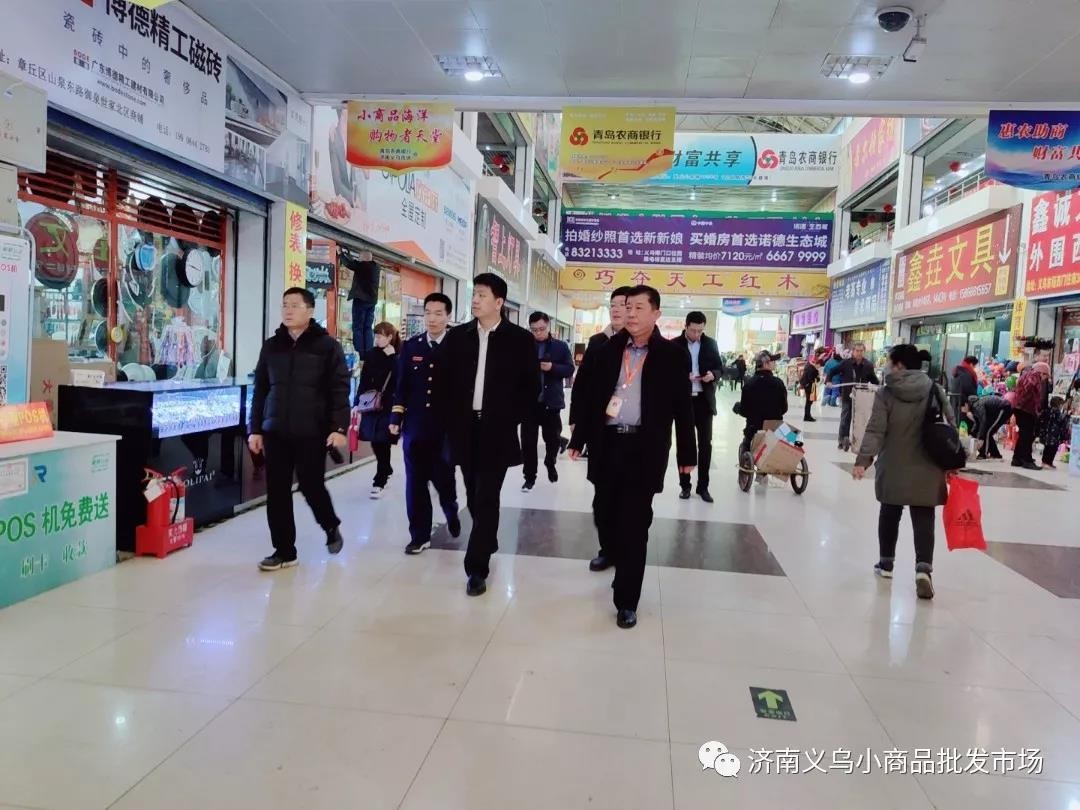 章丘區(qū)委常委、副區(qū)長王士強(qiáng)及相關(guān)職能部門領(lǐng)導(dǎo)來濟(jì)南市場(chǎng)檢查消防安全工作